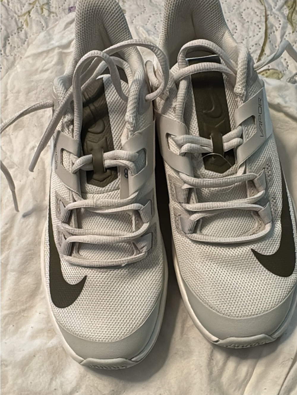 Nike Court Vapor Lite - White / Medium Olive - Size 8W*